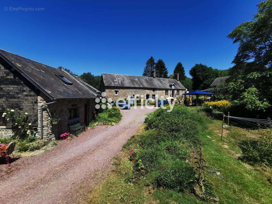 Maison à SAINT-MICHEL-DE-MONTJOIE