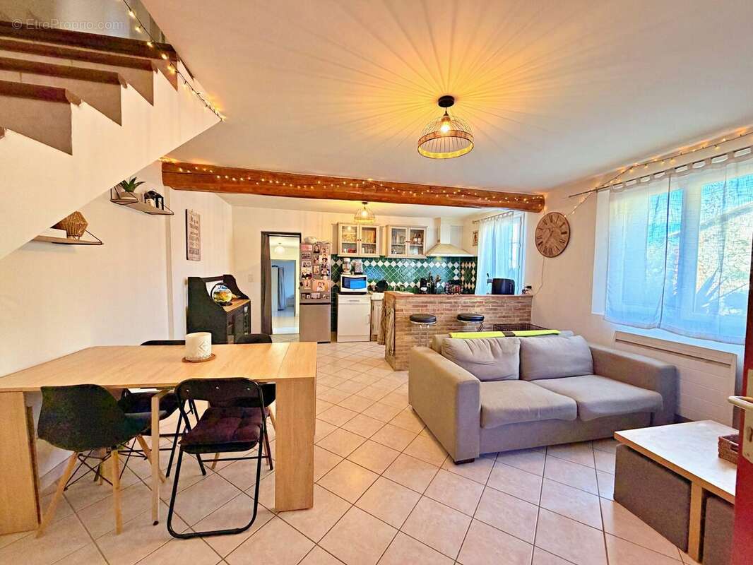 Pièce à vivre - Maison à SAINT-MARCEL-D&#039;ARDECHE