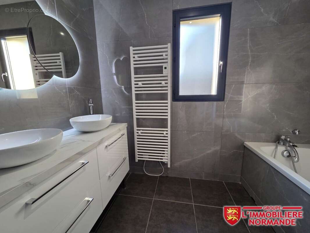 Maison à VAL-DE-REUIL