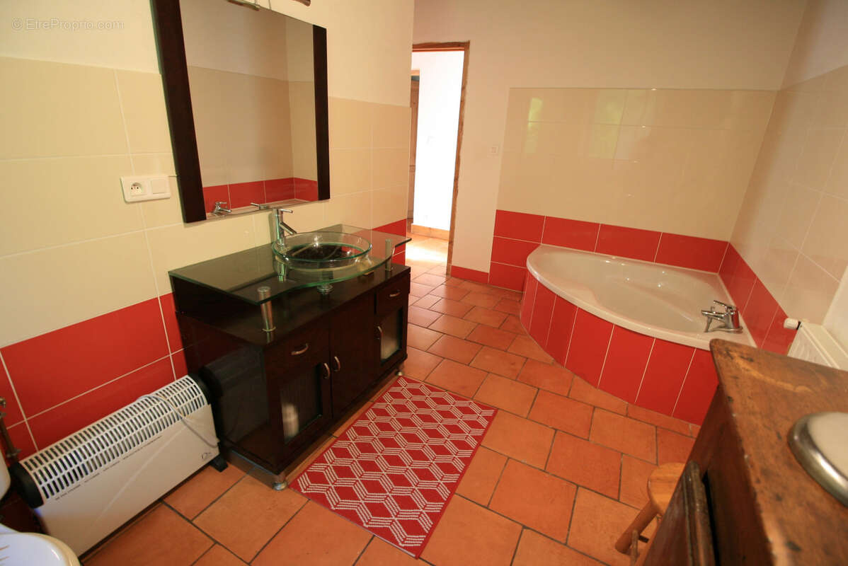  Maison en pierre six chambres deux bureaux - photo 16