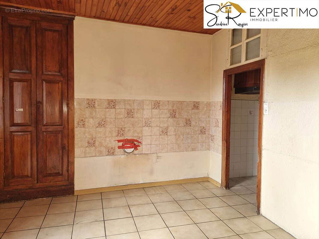 Maison à BUXIERES-SOUS-MONTAIGUT