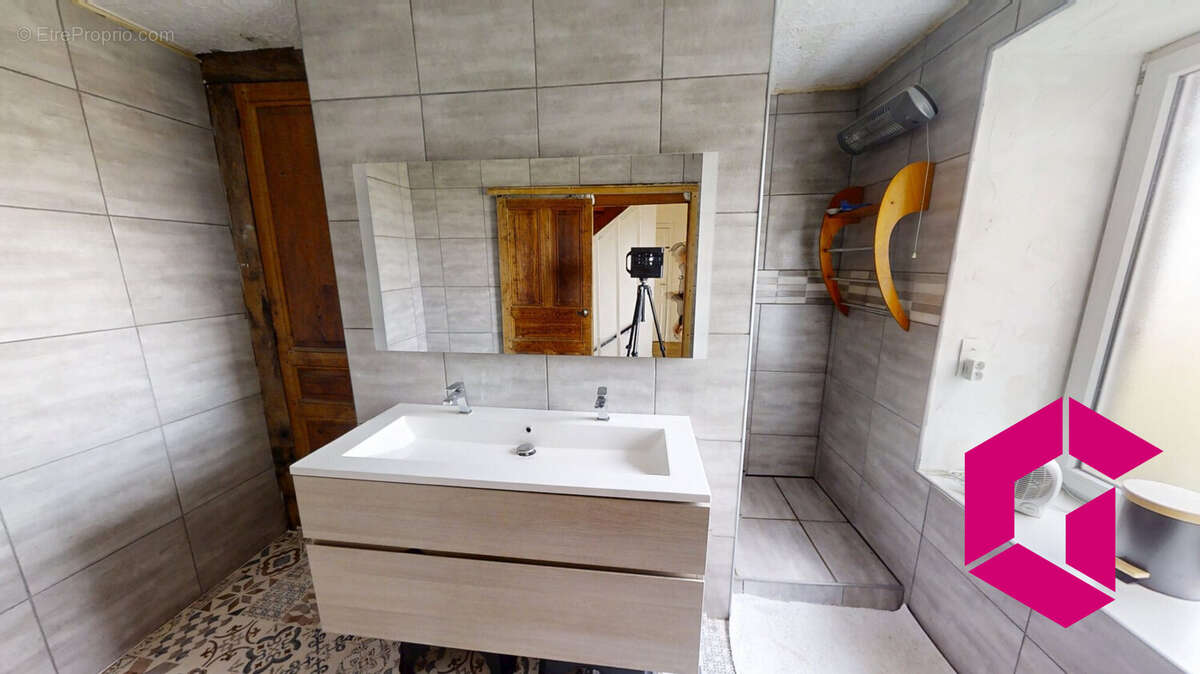 Maison à SAINT-JEAN-DES-OLLIERES