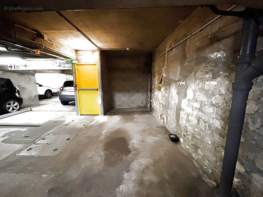 Parking à PARIS-6E