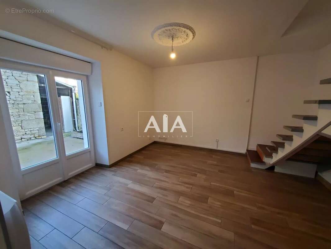 Maison à CHAMPAGNE-MOUTON