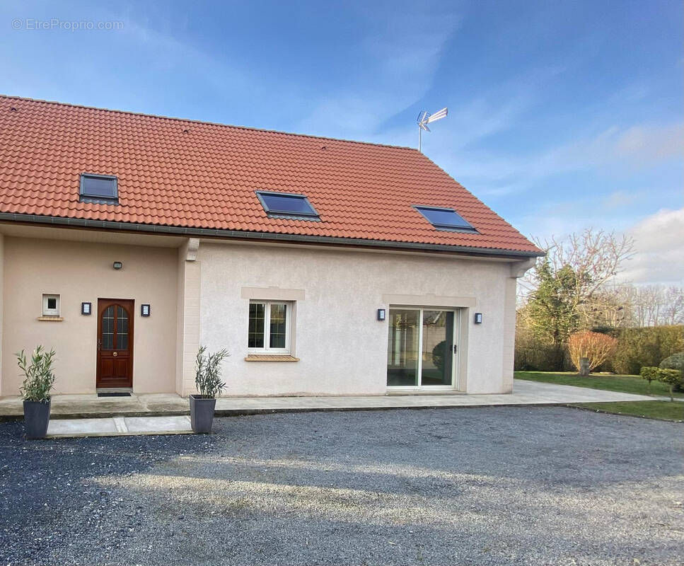 Maison à SAINT-QUENTIN