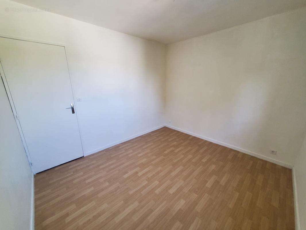 Beau T4 avec parking, cave et balcon - photo 7