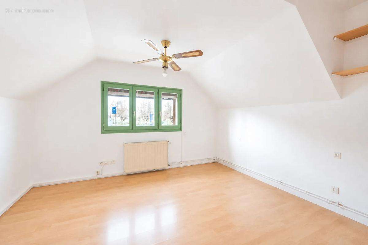 Maison lumineuse 5 pièces avec jardin - photo 6