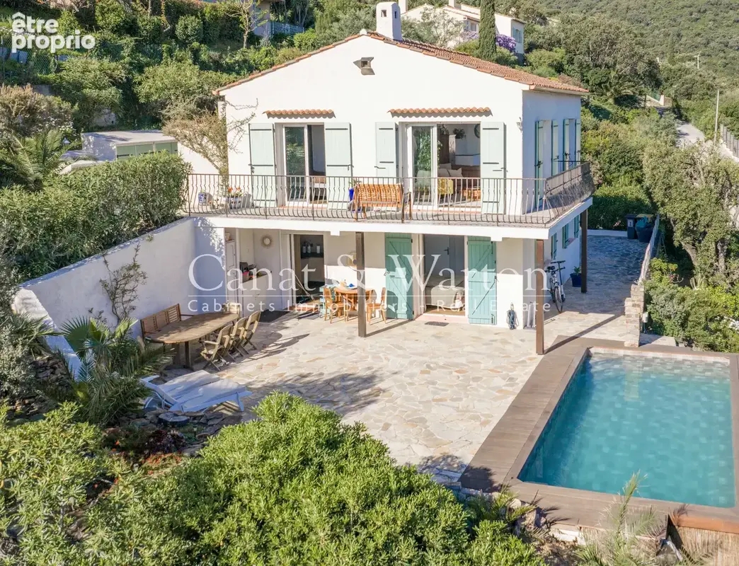 À 2 kms du centre: villa rénovée avec piscine à cavalaire avec vue mer & collines - photo 12
