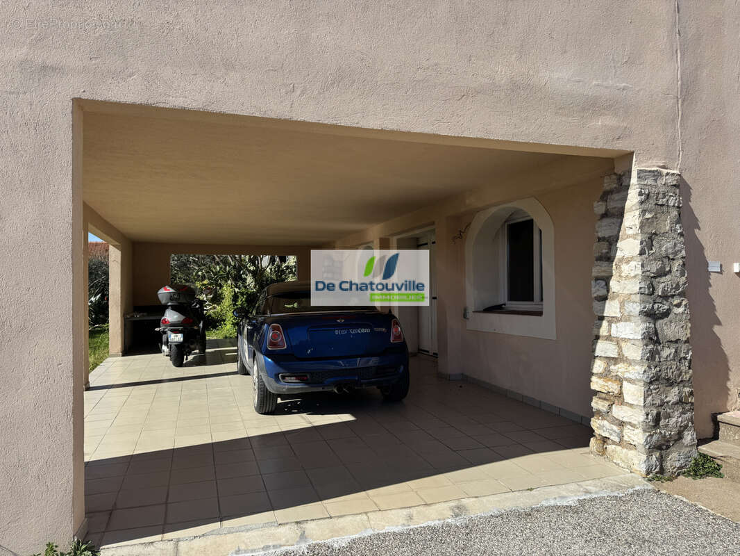 PIERREFEU  DU VAR - Maison de ville  5 pièces avec terrasse de 50m2 - photo 14