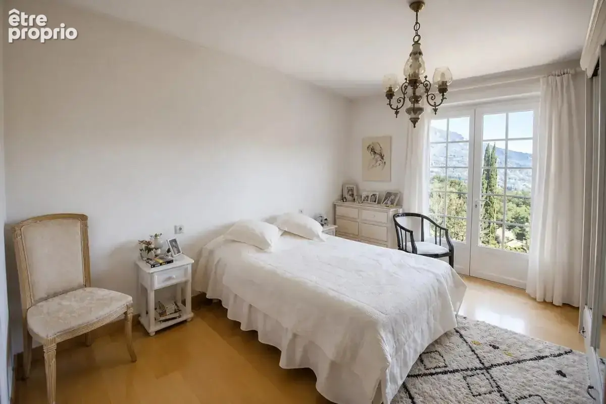 Maison de 6 pièces de 160 m² à Le Bar-sur-Loup - photo 12
