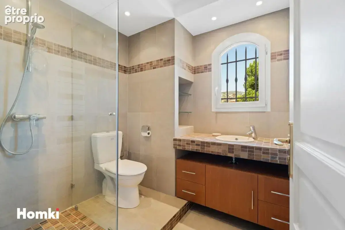 Maison/Villa T6 de 210 m² à Mandelieu-la-Napoule 06210 - photo 16