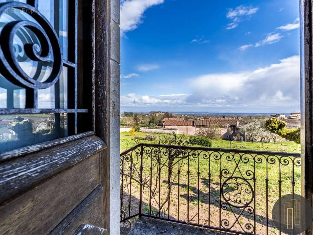 Maison à SAINT-ETIENNE-LA-VARENNE