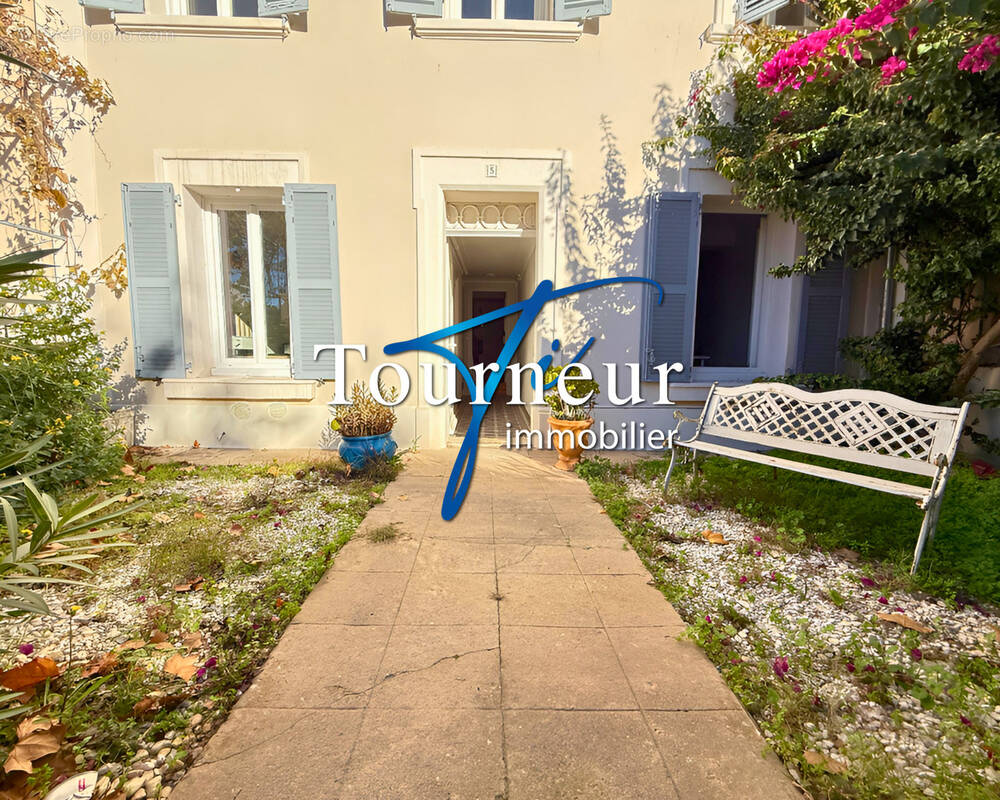 Commerce à SANARY-SUR-MER