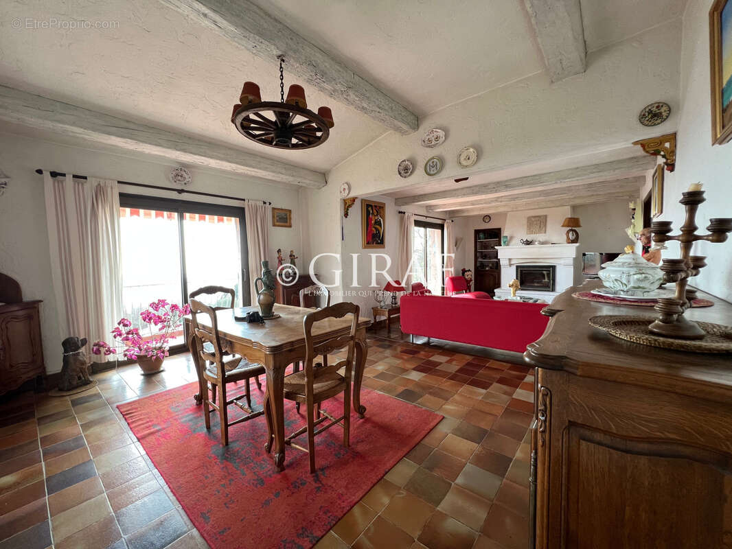 Maison à TOURRETTES-SUR-LOUP