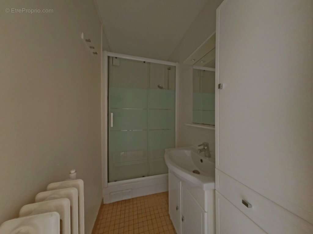 Appartement à PARIS-20E