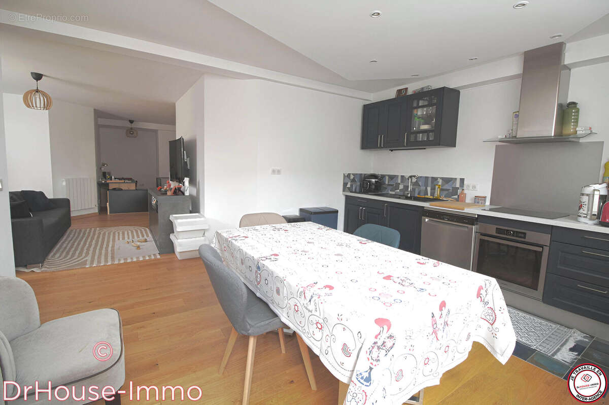 Appartement 92 m² à Fontenay-Le-Fleury  - photo 7