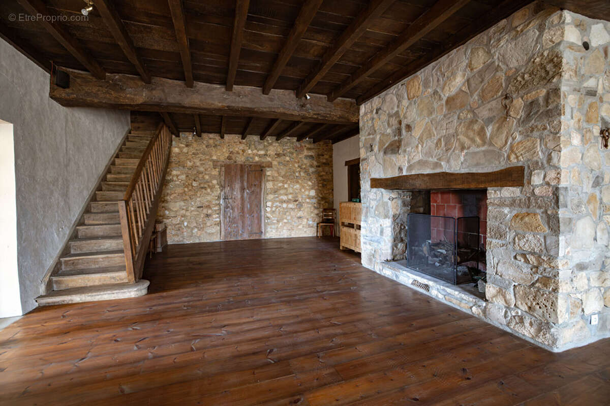 Propriété d'exception à Bardos, au calme absolu - photo 15
