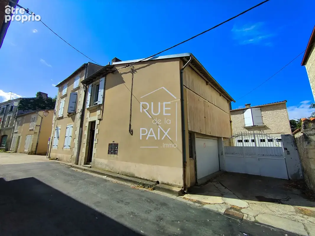Immeuble Mirebeau 358 m2 - 6 logements + dépendances - photo 2