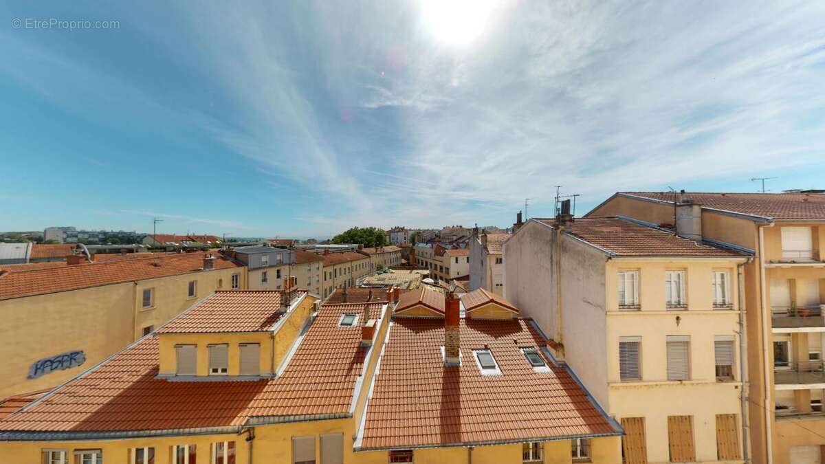 Cœur Croix-Rousse – Dernier étage – Appartement canut de charme - photo 3