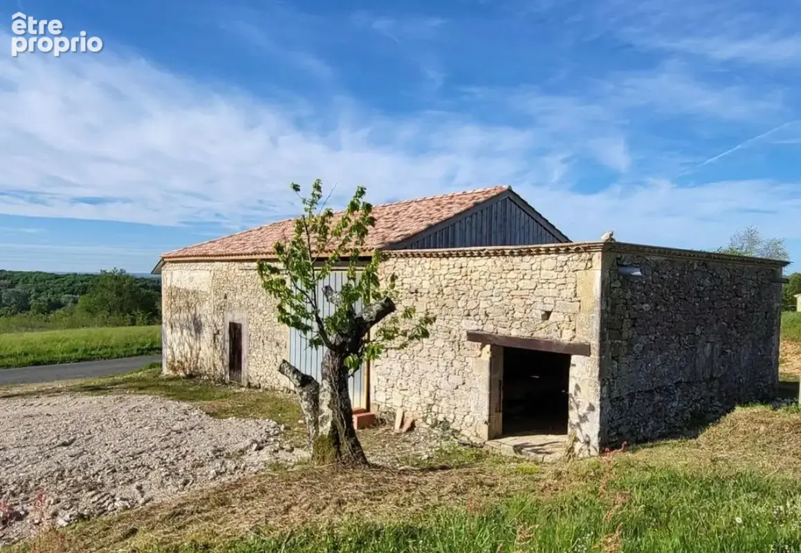 Bâtisse en pierre à rénover - photo 1