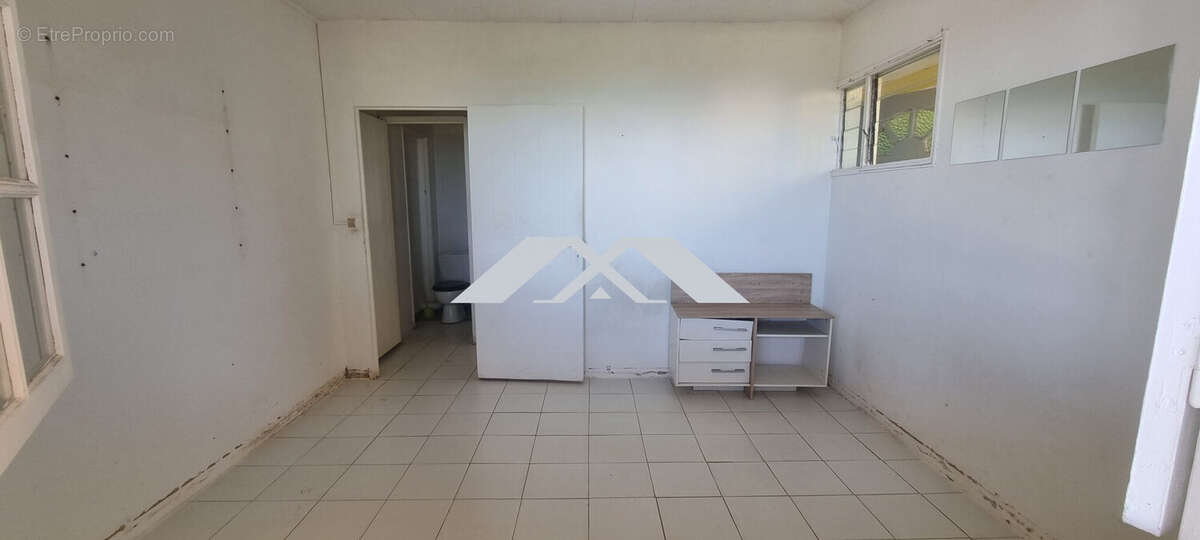 Maison 160 m² à Saint-Leu  - photo 6