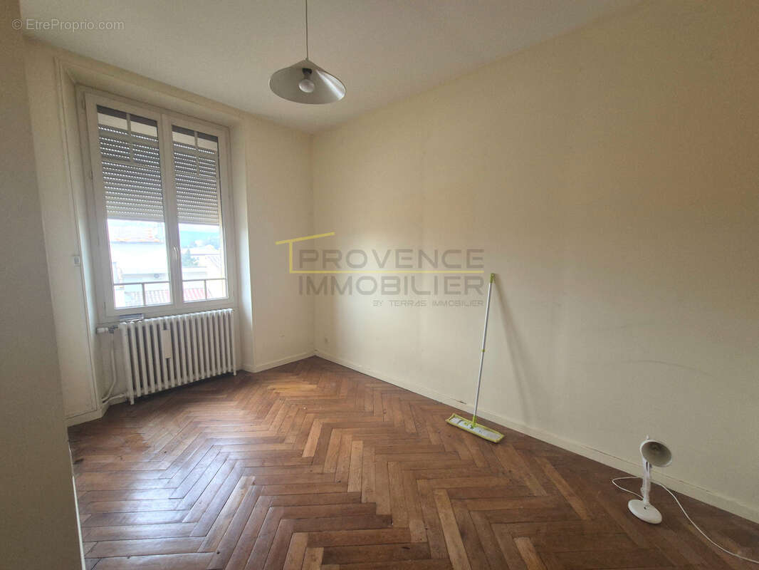 Maison à MONTELIMAR