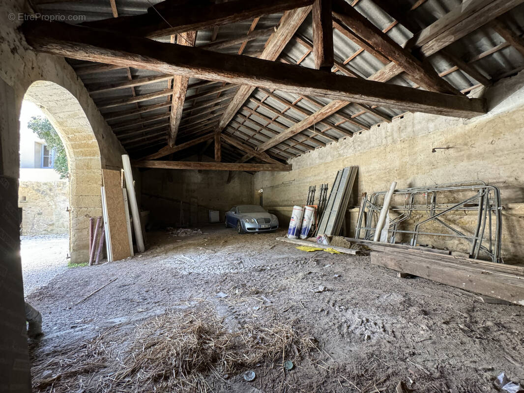 Parking à SOMMIERES