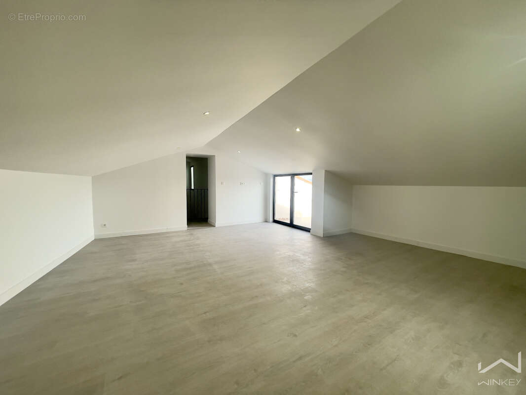 Appartement à SAINTE-CECILE-LES-VIGNES