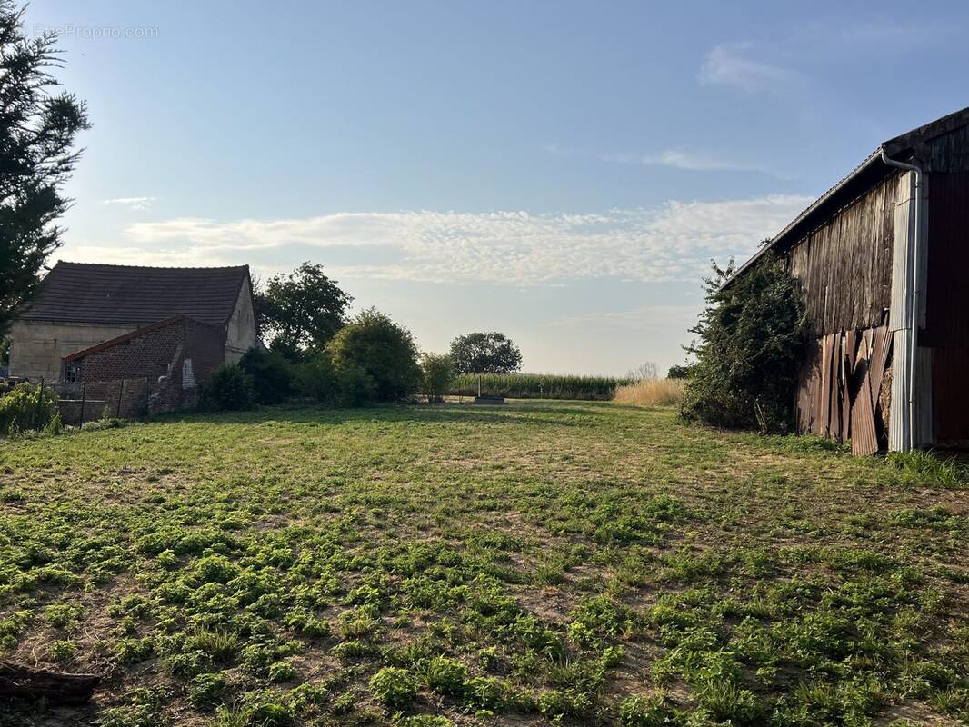 Terrain à VILLEQUIER-AUMONT