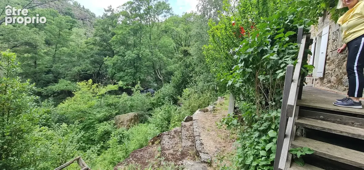 Maison et jardin en bordure de rivière - à rafraîchir - bon toit - photo 14