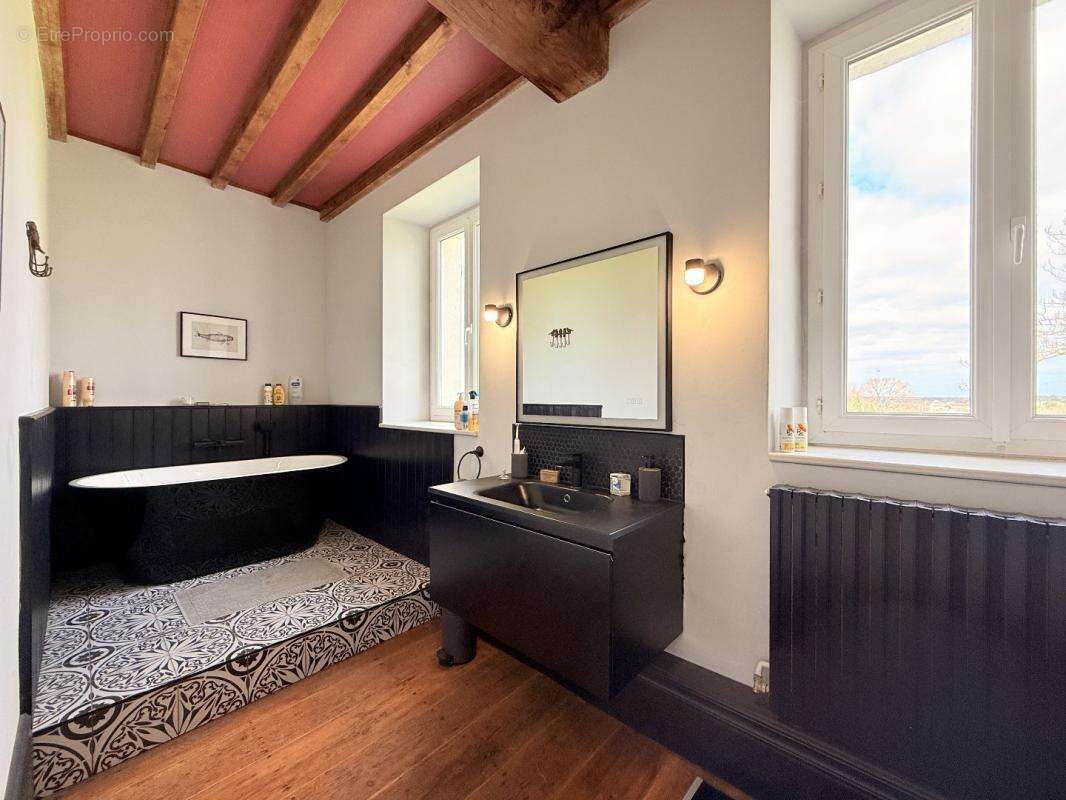 Maison à CHATEAUNEUF-SUR-CHARENTE