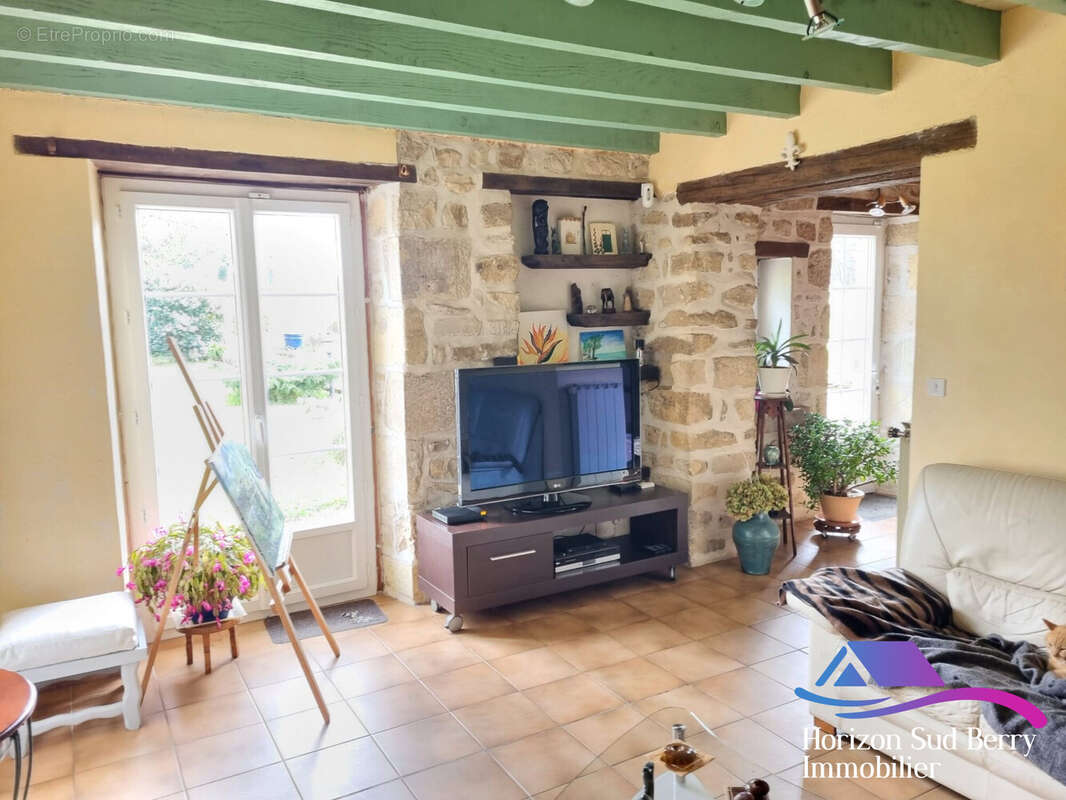 Salon - Maison à VICQ-EXEMPLET