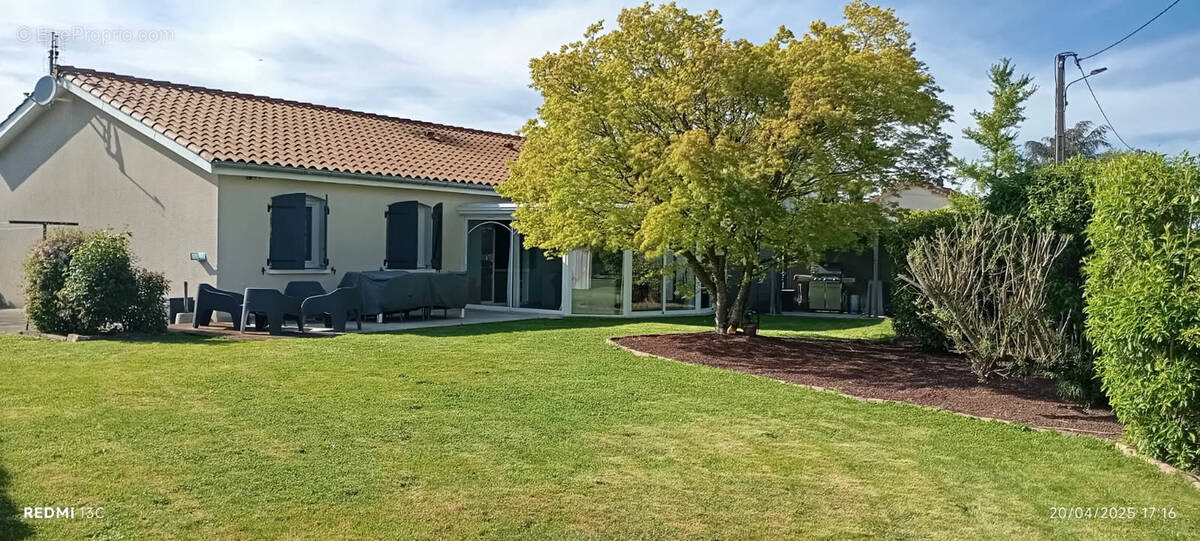 Maison à SAINT-DENIS-LES-BOURG