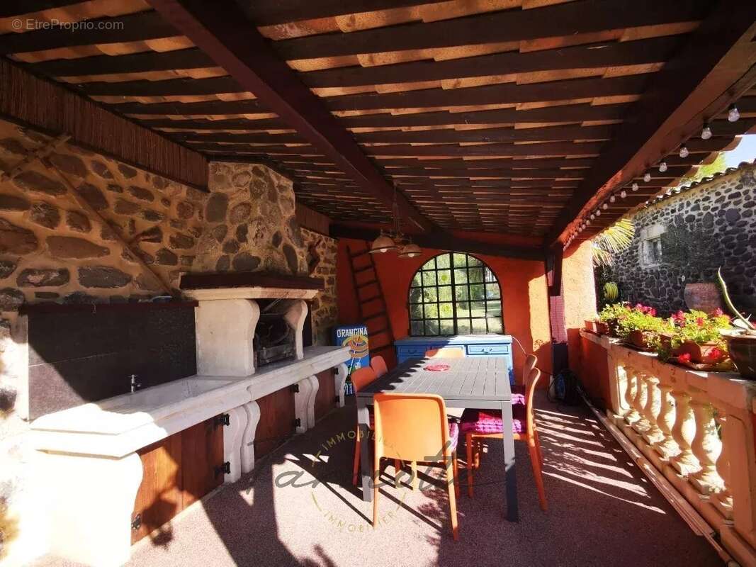 Maison à SAINT-MARTIN-SUR-LAVEZON