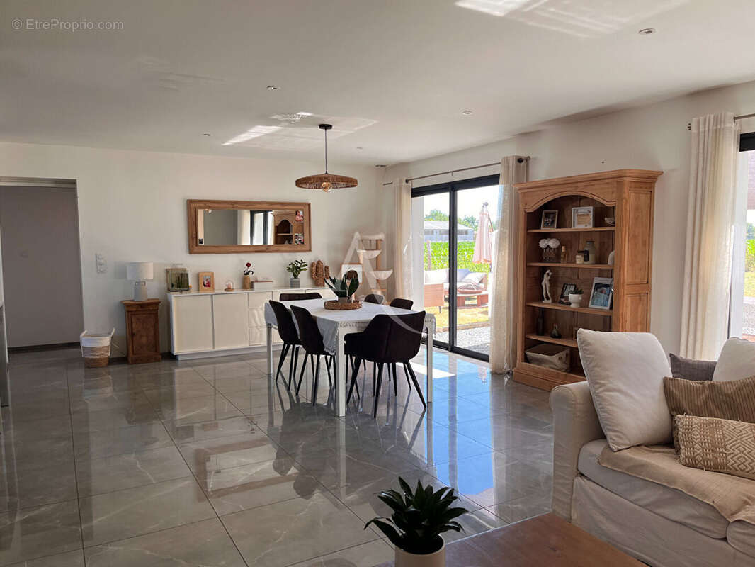 Maison 120 m² à Landeronde  - photo 2