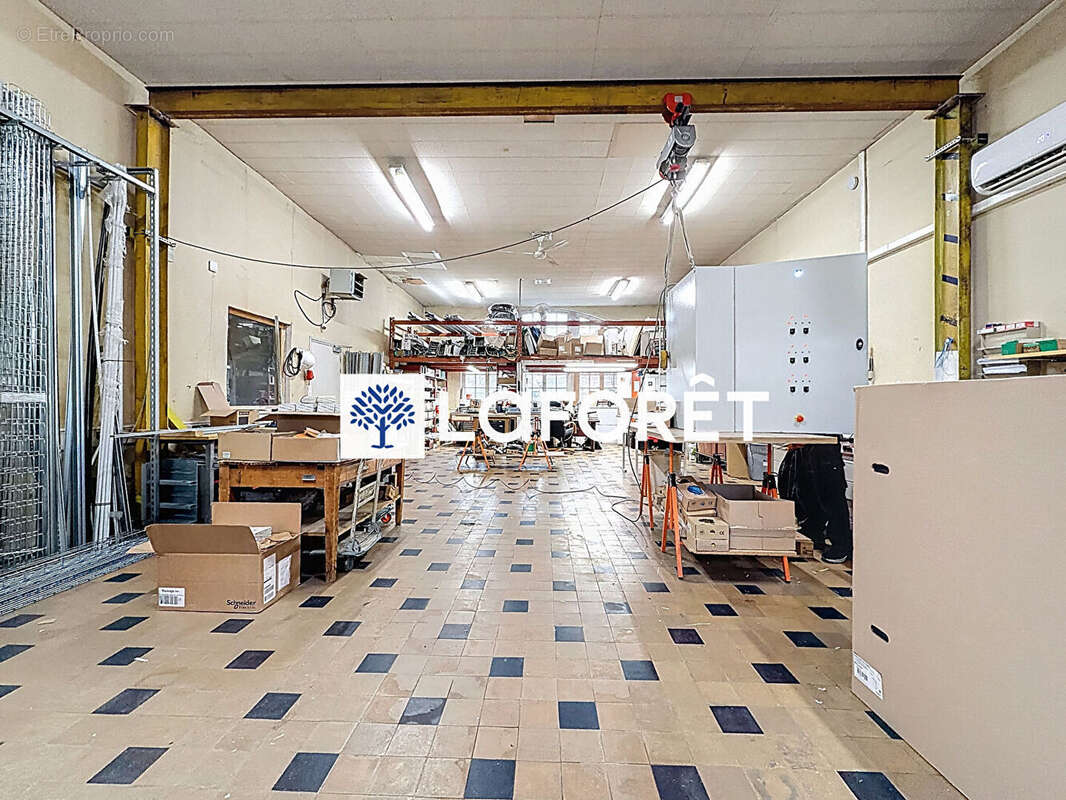 Commerce à NEUVILLE-SUR-SAONE