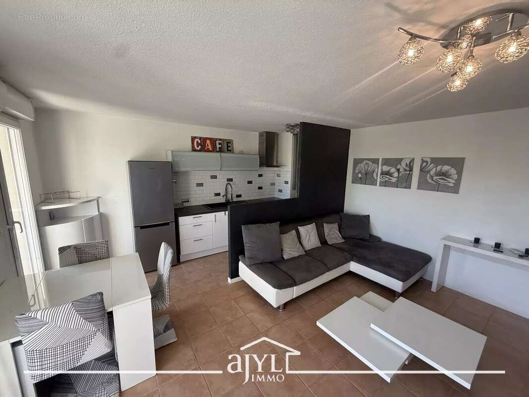 Appartement à MARSEILLE-3E