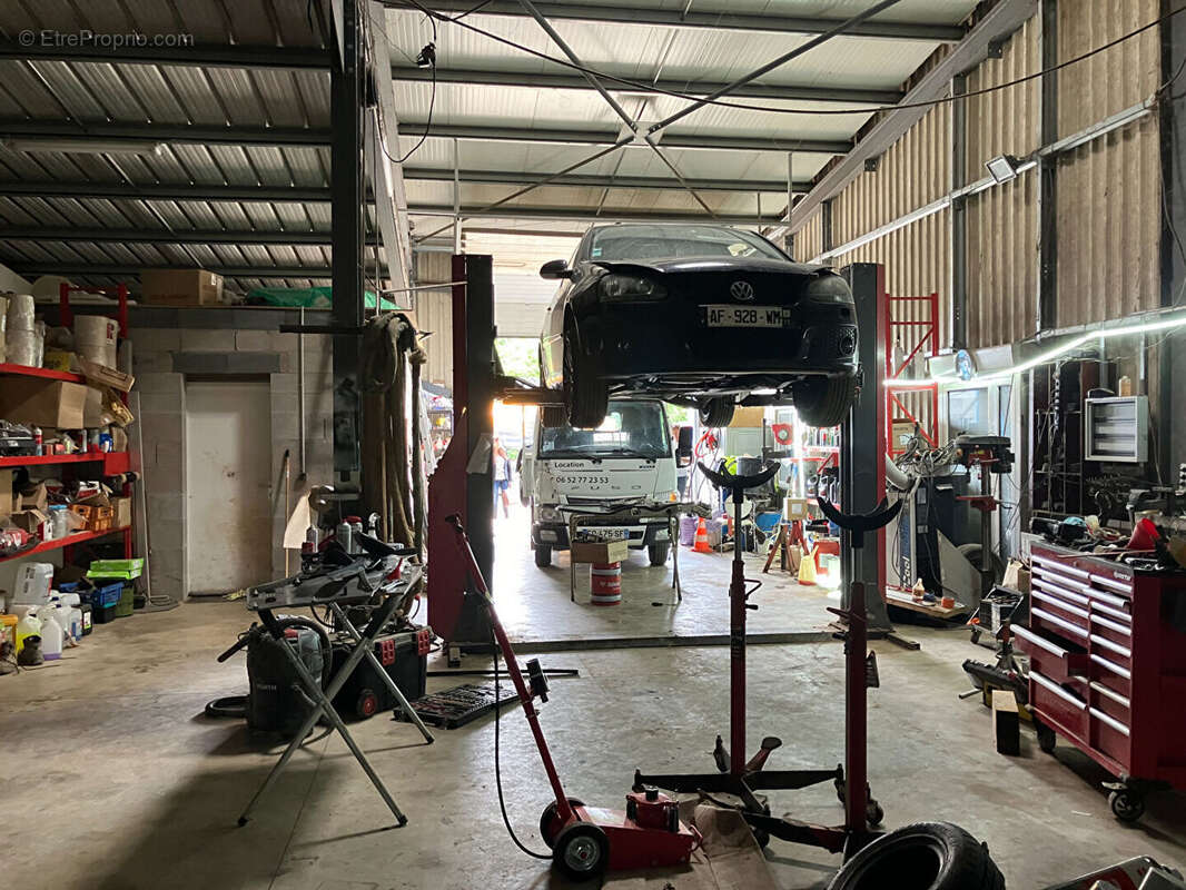 Commerce à NEUVILLE-DE-POITOU