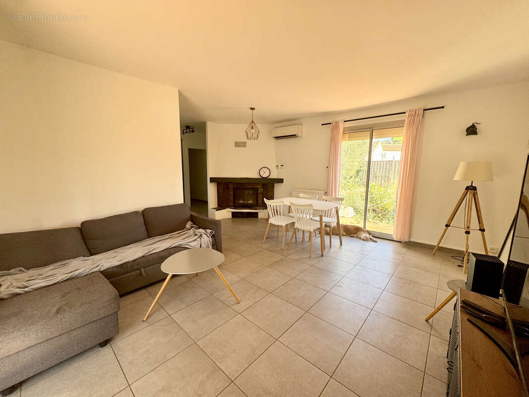 Maison à GALLARGUES-LE-MONTUEUX