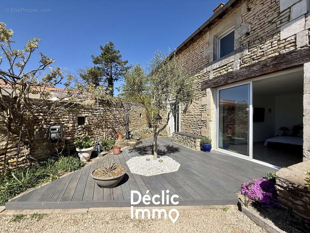 Maison à VOUILLE