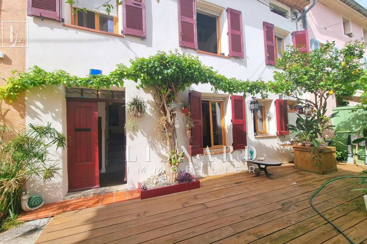 Maison à VALLAURIS
