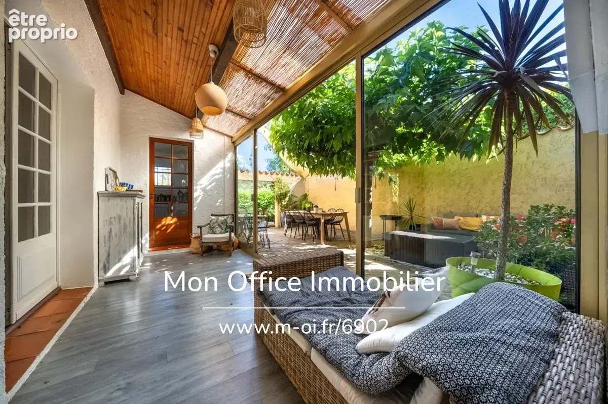 Référence : 6902-JDO - Villa provençale de charme avec piscine, studio indépendant et aperçu mer ! - photo 5