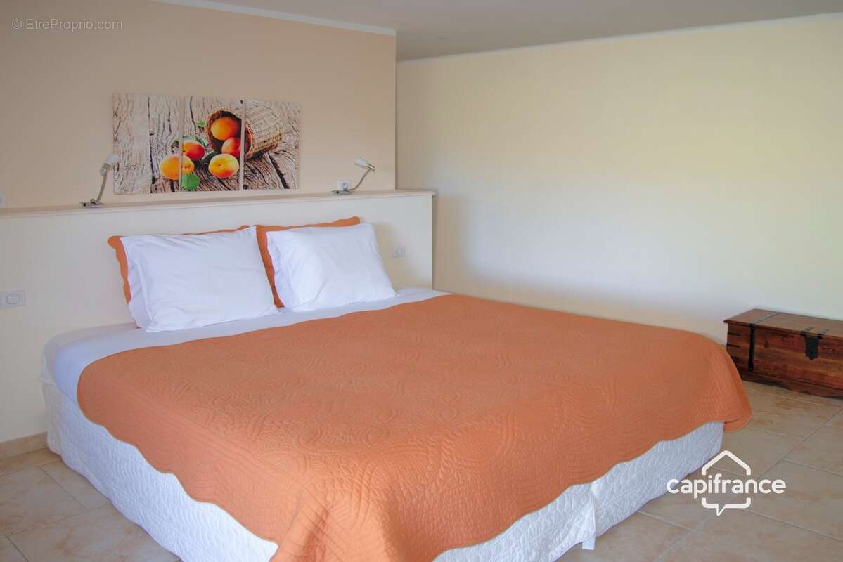 Maison d'hôtes de charme avec piscine à vendre à BAGNOLS EN FORET (83) - photo 12