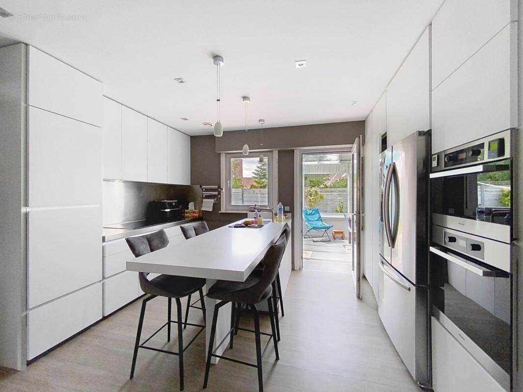 Maison à LA CHAPELLE-D'ARMENTIERES
