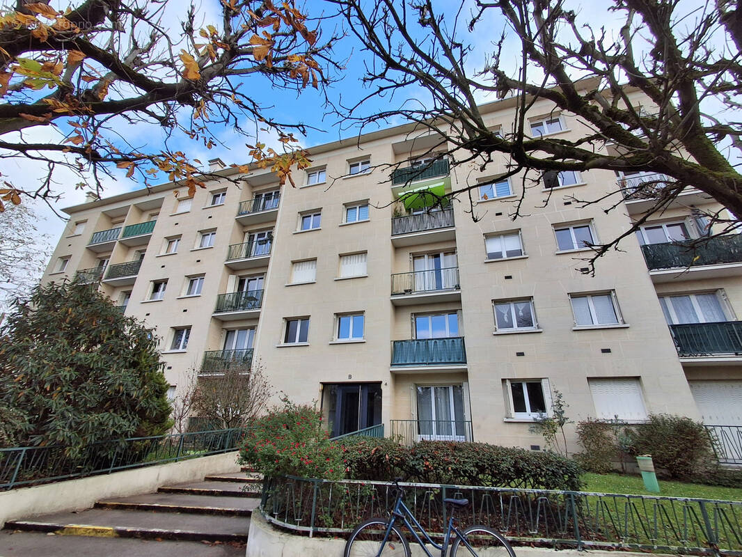 Appartement à SAINT-MAUR-DES-FOSSES