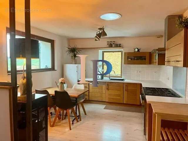 Maison à SAINT-CHRISTOPHE-EN-BRIONNAIS