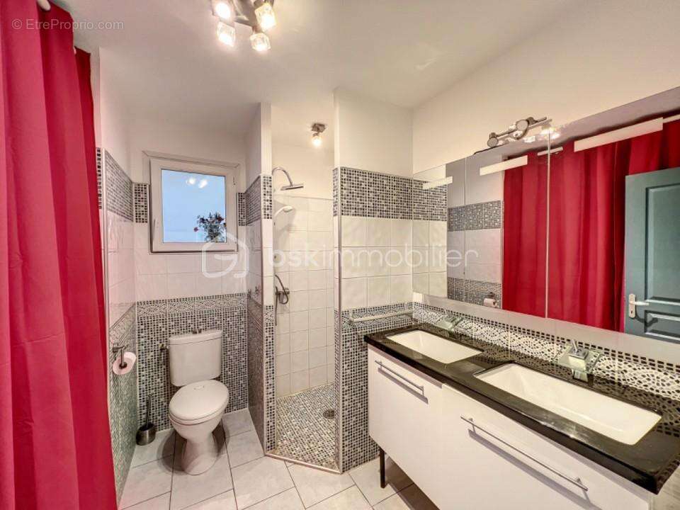 Maison de 317 m2 composée de 3 habitations distinctes - photo 7