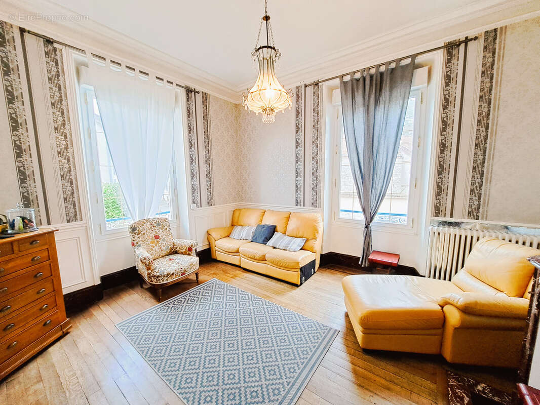 Maison à MONTEREAU-FAULT-YONNE