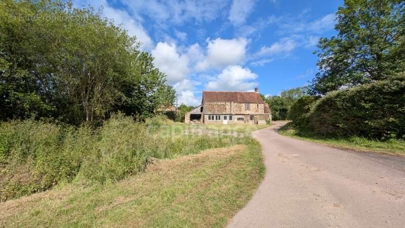 Maison en pierre à rénover avec fort potentiel – Terrain de 1 380 m² - FRANCHEVILLE - Orne - Normandie - photo 3