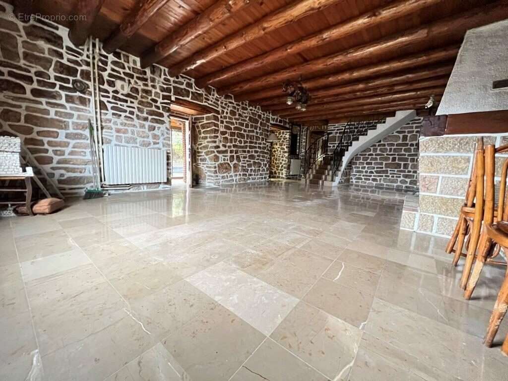 Maison à SAINT-BAUZILE